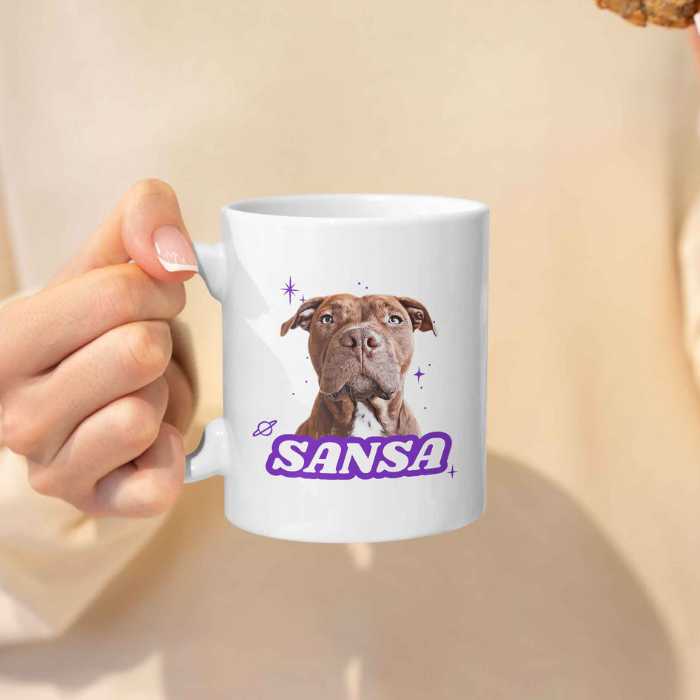 Mains avec mug personnalise Klem Klem dans la main